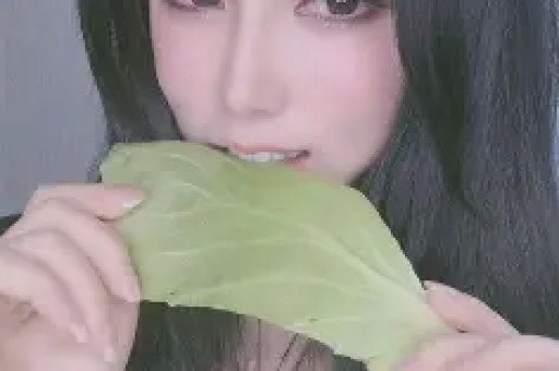 中秋晚会变“预制菜”？明星集体假唱穿帮主持人尬聊太敷衍